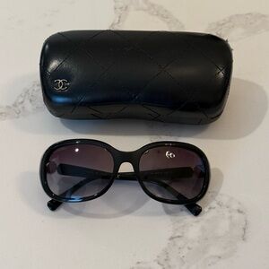 Chanel Black Sunglasses With Case 5286